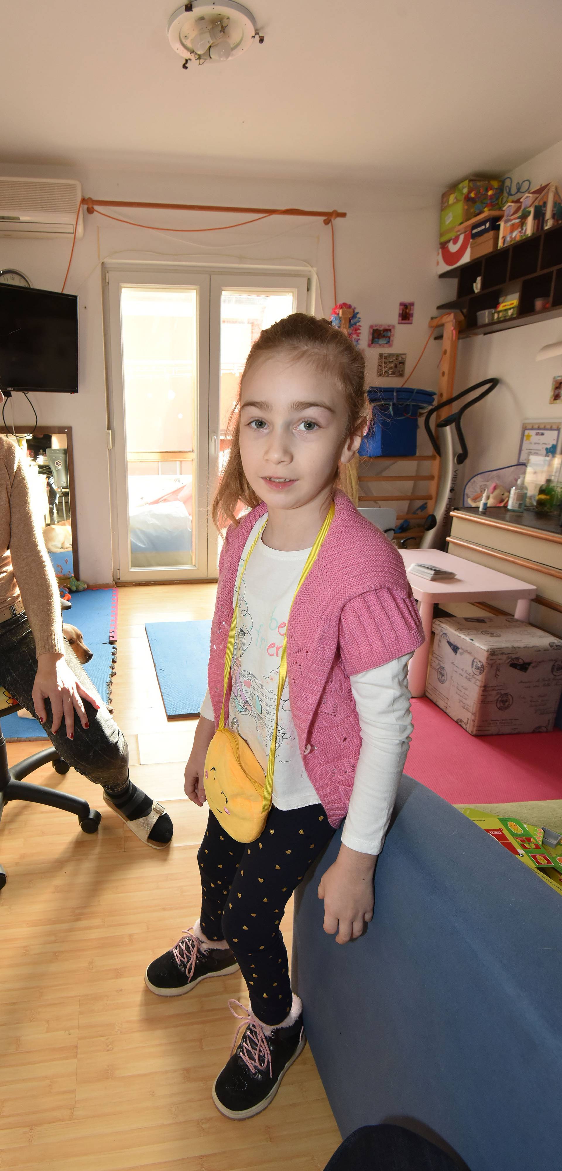 Malena Leona (6) je prohodala, ali joj opet treba vaša pomoć...