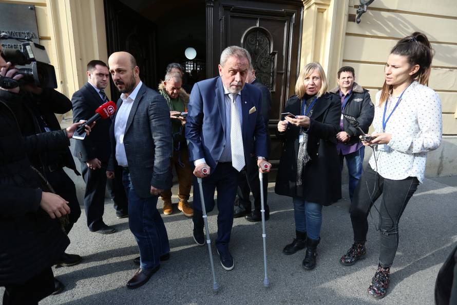 Zagreb: Gradonačelnik Bandić napustio viječnicu uoči glasovanja o proračunu