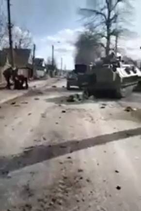 Završili kao na Trpinjskoj cesti: Ruski tenkovi ušli u predgrađe Kijeva, Ukrajinci su ih dočekali