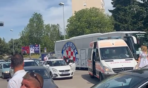 VIDEO Kaos na ulicama Splita! Boysi slobodno ulaze na Poljud, a Hajdukov bus i Hitna čekaju...