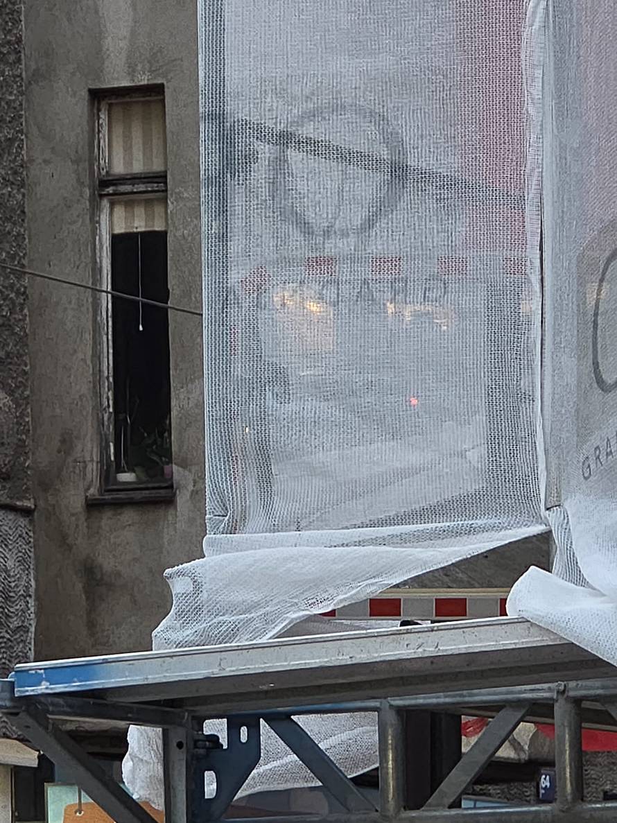 Bizarna scena u Zagrebu: I kak da se ja sad uključim u promet?