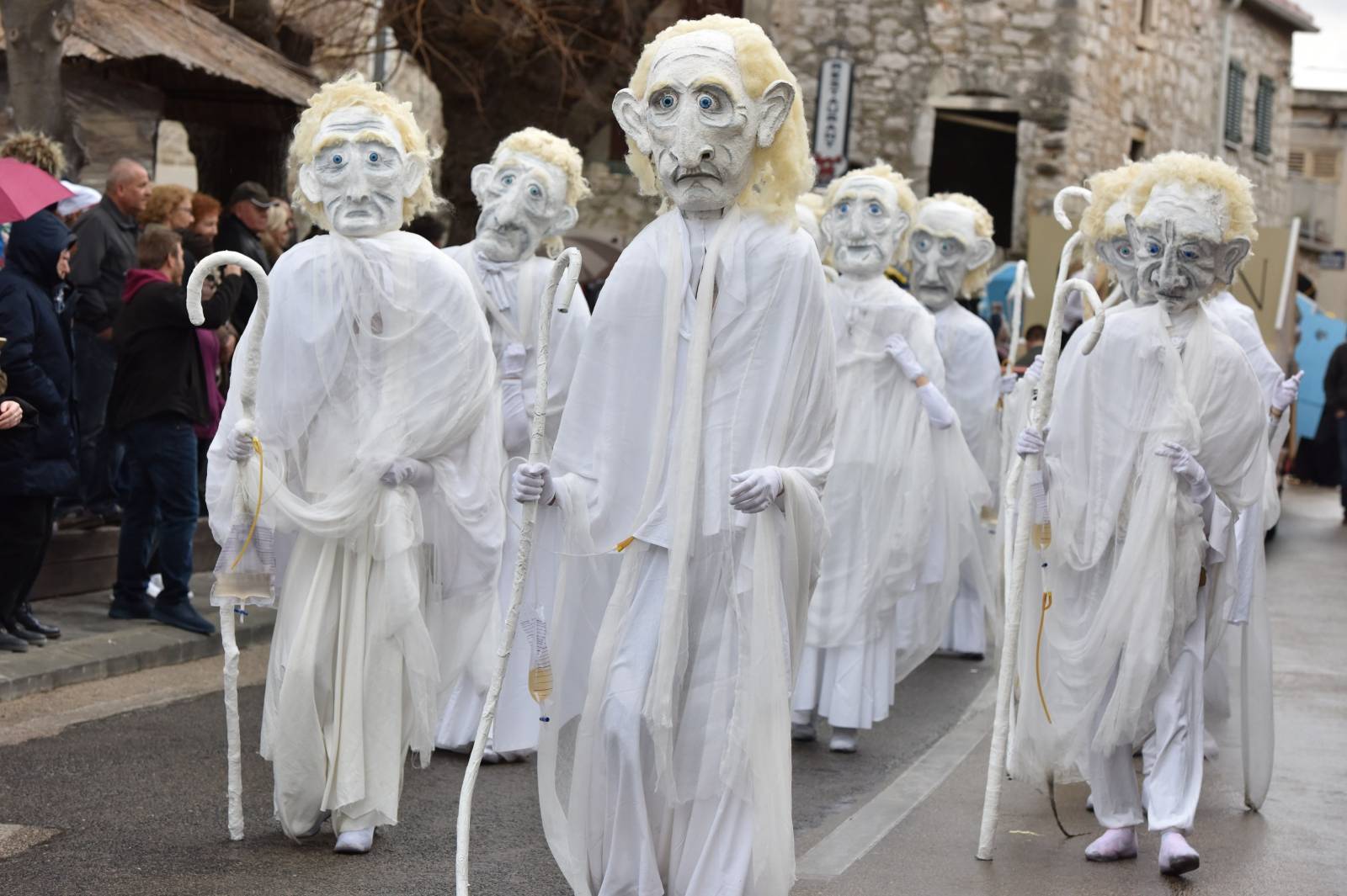 Murterske bake - povorka koja oduÅ¡evljava posjetitelje originalnim maskama i zabavom