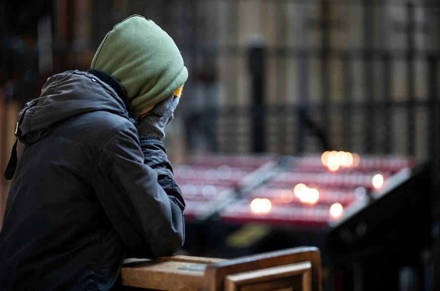 Austrija daje radniku čak 90% plaće, a naša Vlada minimalac!