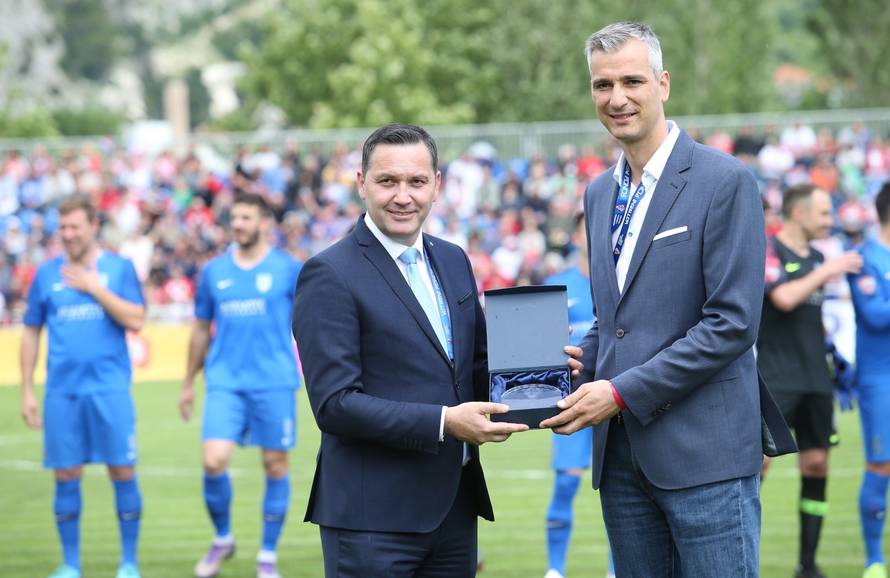 Prijateljska utakmica Hrvatske nogometne reprezentacije i NK OmiÅ¡ povodom 100 godina istoimenog kluba