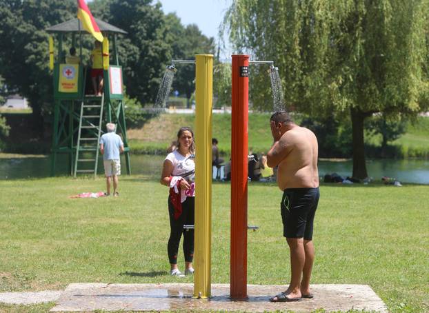 U Karlovcu i službeno otvorena sezona kupanja na rijeci Korani