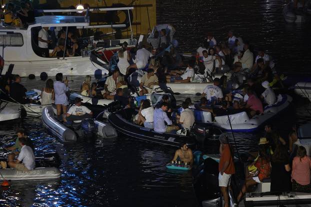 Vela Luka: Održan koncert "Trag u beskraju" posvećen Oliveru Dragojeviću