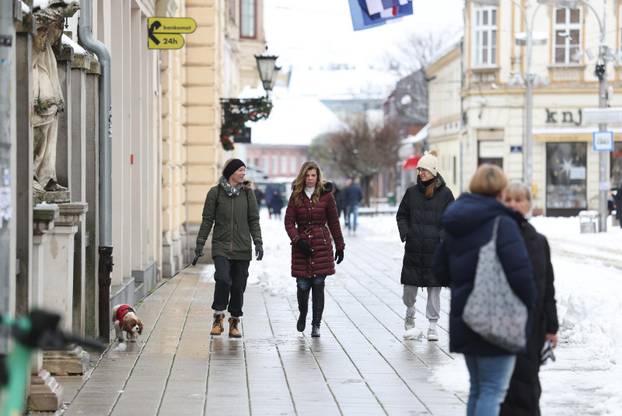 Snježni pokrivač je zabijelio je Osijek