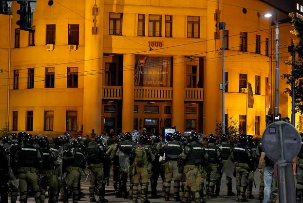 Neredi u Beogradu, sukobili se prosvjednici i policija