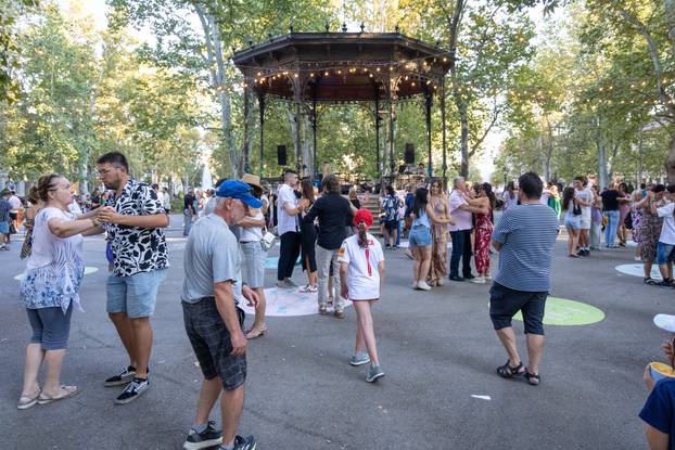 Zagreb: Tango na zrinjevackom plesnjaku