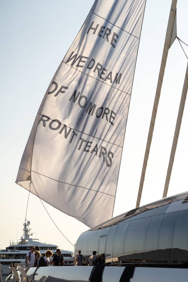 Art Explora brod u Rijeci privukao već 8000 posjetitelja