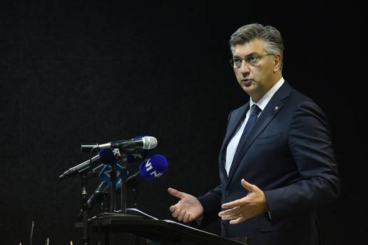 Plenković: Negiranje hrvatskog jezika u srpskom udžbeniku sramotno i nedopustivo