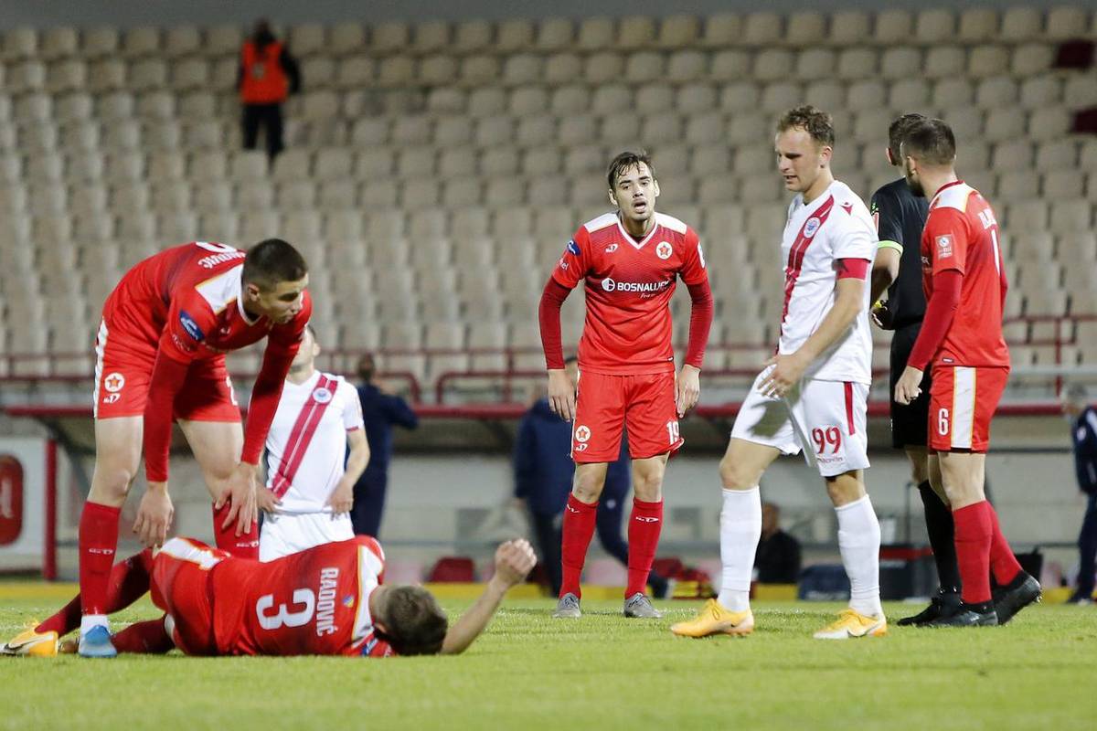 Ultrasi Zrinjskog ušli na stadion i tražili igrače: 'Ne igrate srcem'