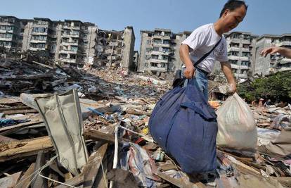 Potres jačine 5,7 po Richteru pogodio Kinu, poginulo dvoje