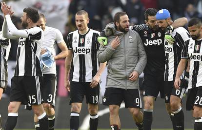 Golčina Pjanića, Juve je srušio Milan i ušao u polufinale kupa!