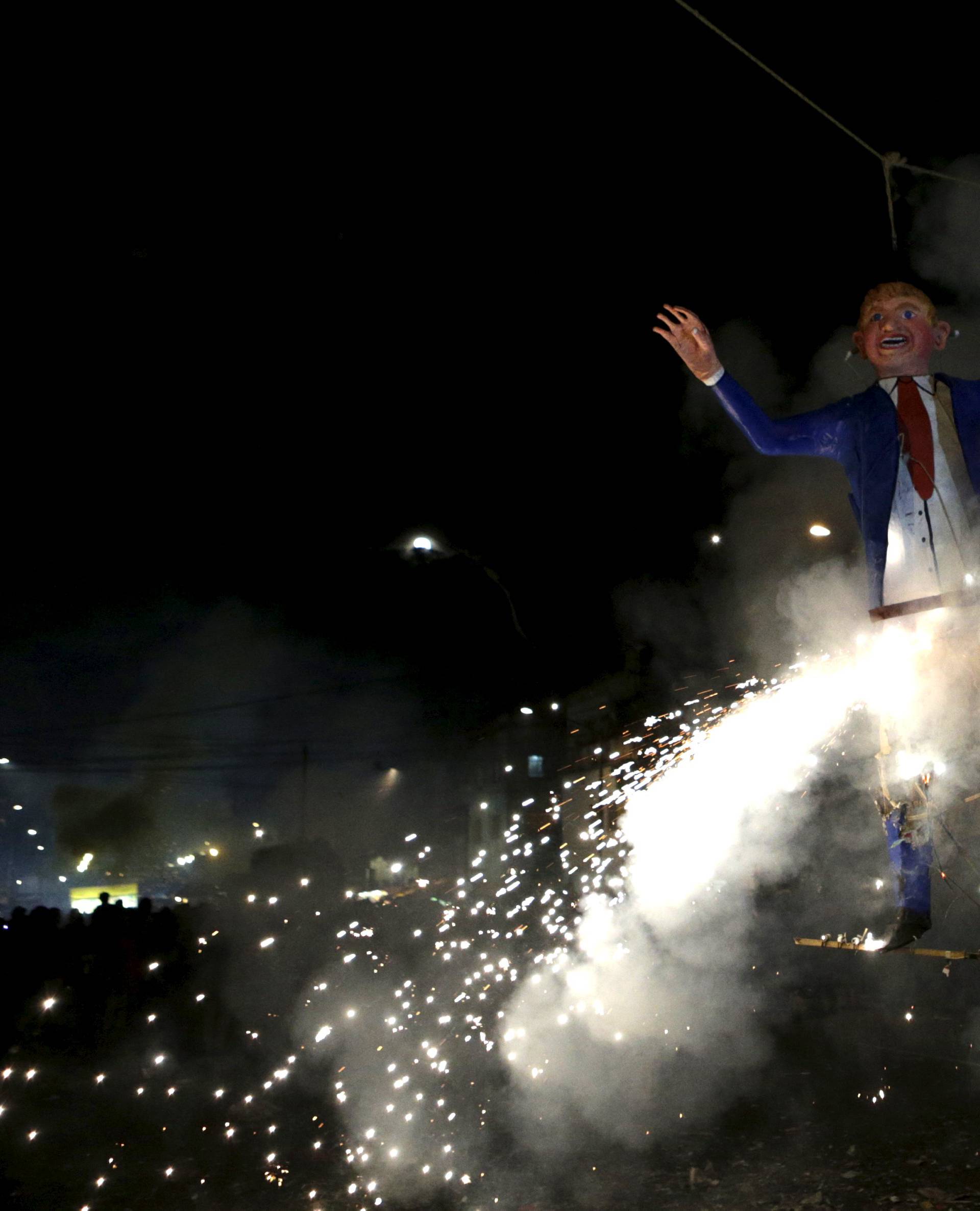 Meksikanci palili lutke Donalda Trumpa u uskršnjem ritualu