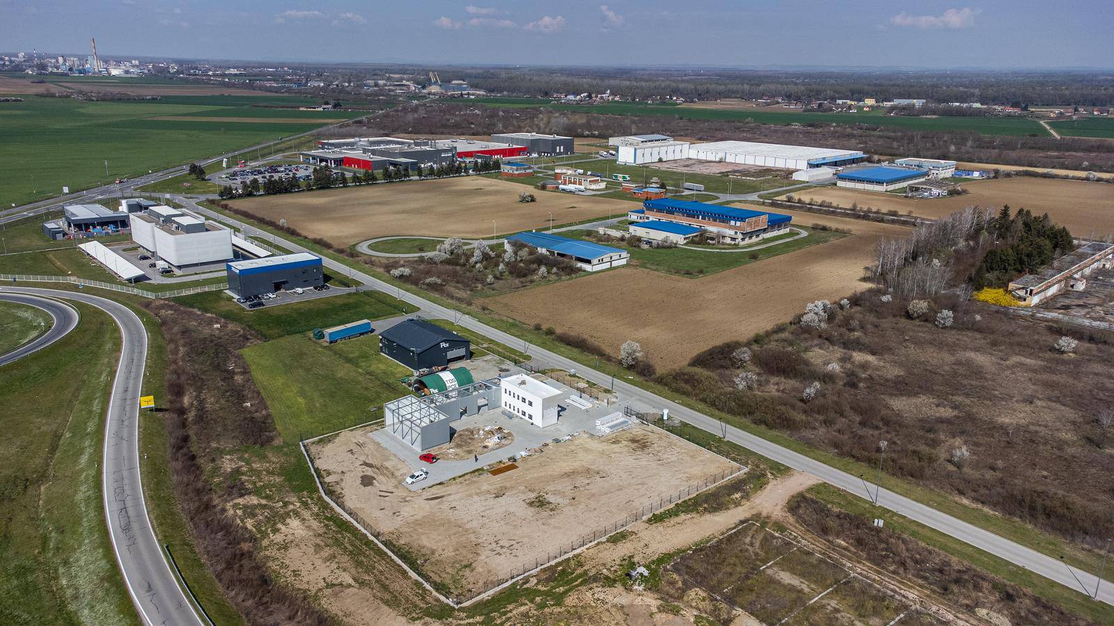 Osijek: Pogled iz zraka na gospodarsku zonu Nemetin gdje će se graditi tvornica mikročipova i matičnih ploča