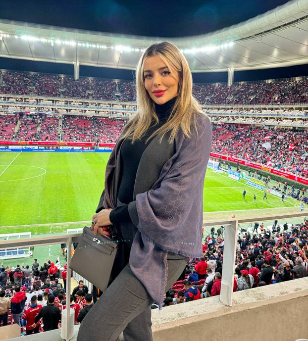 FOTO Naša prekrasna novinarka zaljubila se u ikonu Reala. Brak im je kao iz bajke, dobili i sina