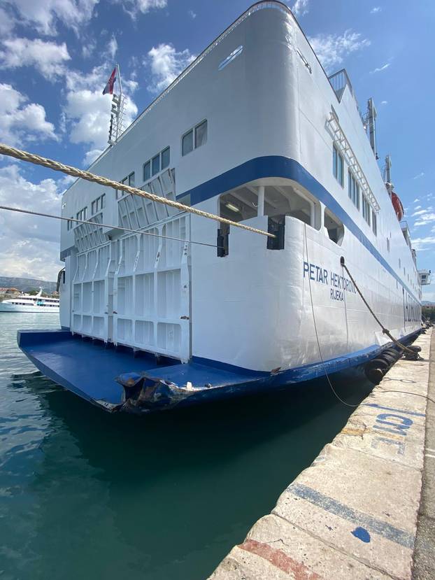 FOTO Split kao nakon tornada! Ovo je prognoza za danas: Za tri regije upalili alarm zbog oluje