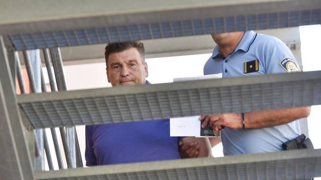 Velika Gorica: Policija privela Damira Škaru na ispitivanje u Zupanijsko državno odvjetništvo