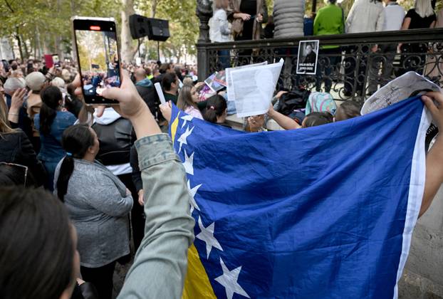 Zagreb: Brojni građani se okupili na Zrinjevcu u čast Halida Bešlića