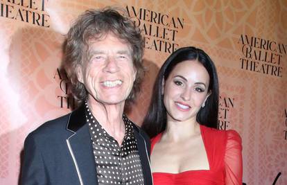 Mick Jagger stigao u kazalište sa svojom 43 godine mlađom djevojkom Melanie Hamrick