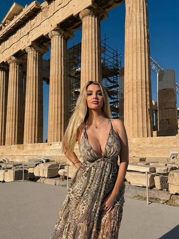 FOTO Iza seksi figure krije se prava feministkinja koja ne šuti