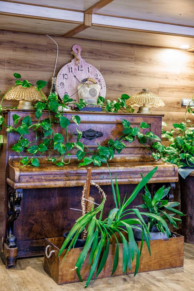 FOTO Zavirite u prvi brod-hotel u Hrvatskoj: Noćenje na ovom brodu u Rijeci ima posebnu čar