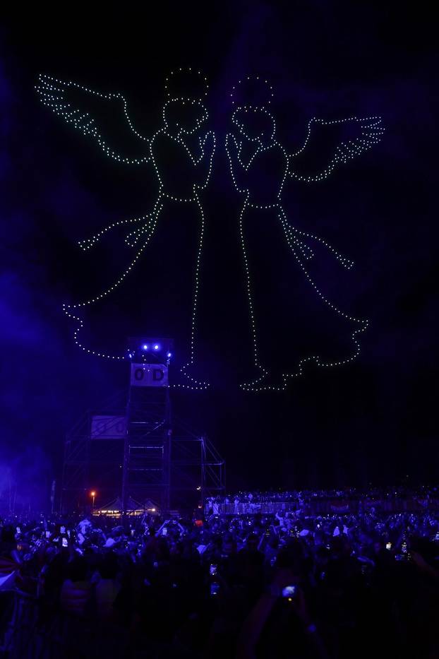 Sinj: Scenografija dronovima na koncertu Marka Perkovića Thompsona