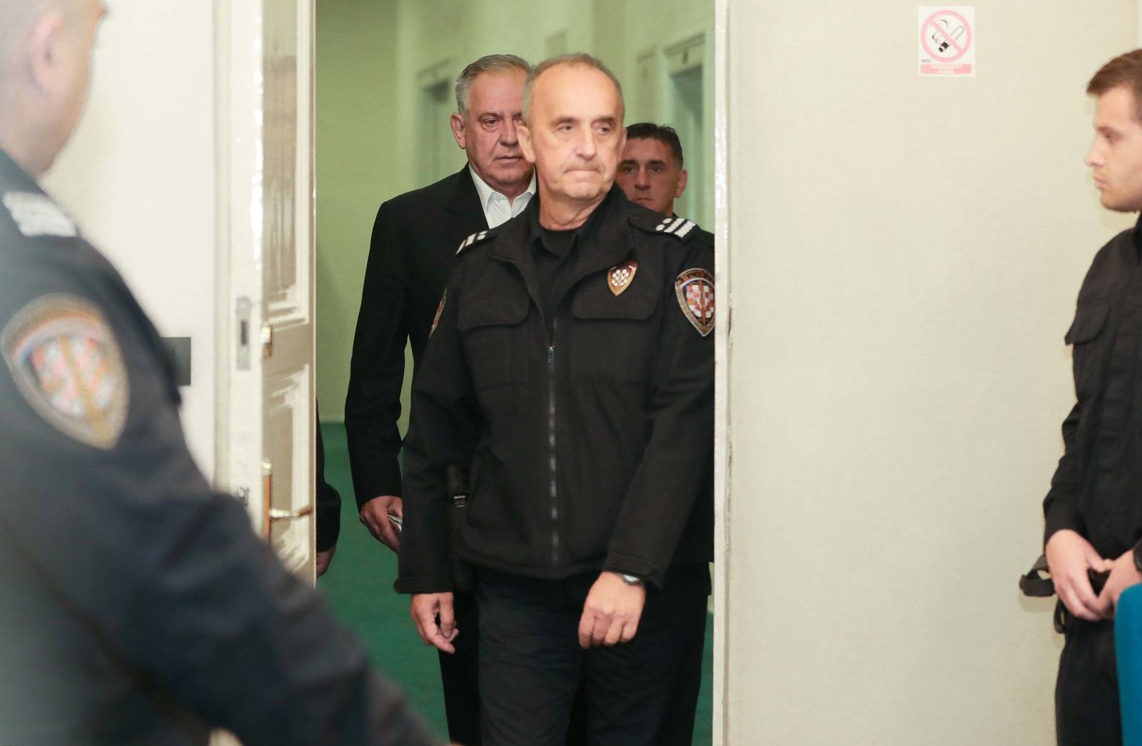 Zagreb: Ivo Sanader u pratnji pravosudnih policajaca dolazi na Å½upanijski sud