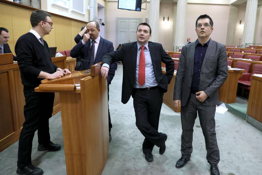 SDP i HDZ za novi poslovnik, Most i Živi Zid se usprotivili?