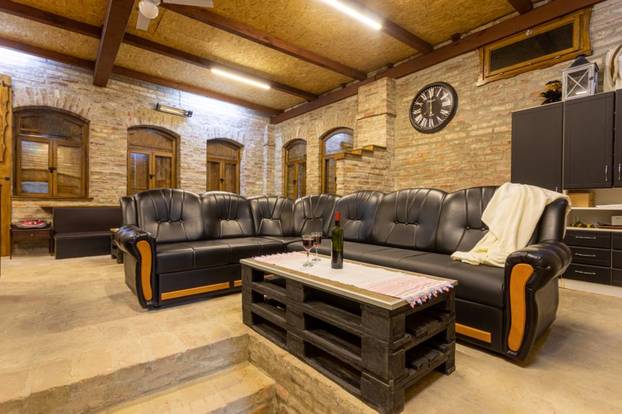 FOTO Vile na moru koštaju po nekoliko milijuna, a u Baranji za pola milijuna € dobijete hotel!