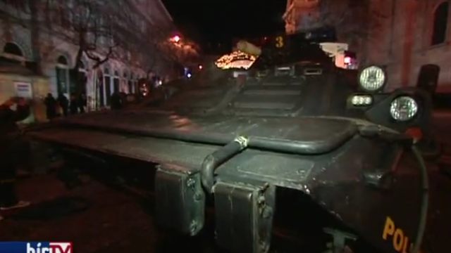Oklopna vozila čuvaju božićni sajam: 'To je samo propaganda'