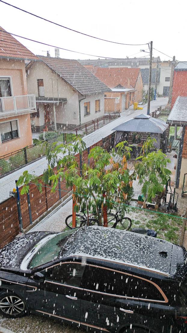 FOTO Ludo vrijeme u Hrvatskoj: Na sjeveru oluja s tučom, jug se kupa, osvanula  je i duga...