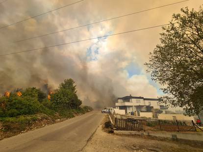 Scene užasa iz Pule: Vatra je gutala sve pred sobom, hrabri građani pomagali vatrogascima