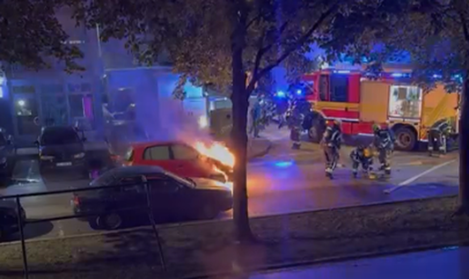 VIDEO Zapalio se automobil u Zagrebu: 'Samo je planuo'