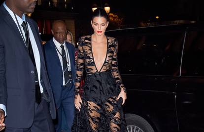Zaštitni znak: Jenner pokazala bradavice u prozirnoj haljini
