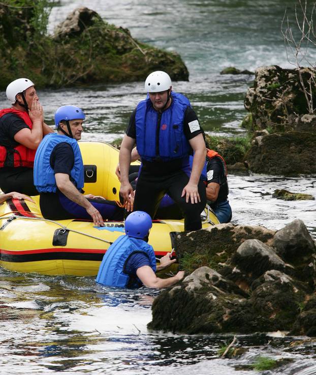 ARHIVA - Ministri sudjelovali na prvoj rafting regati "Zrmanja 2006"