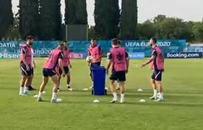 'Vatreni' su na treningu gađali kantu, Perišić trpao slobodne, a Lovren je od njih ipak odustao