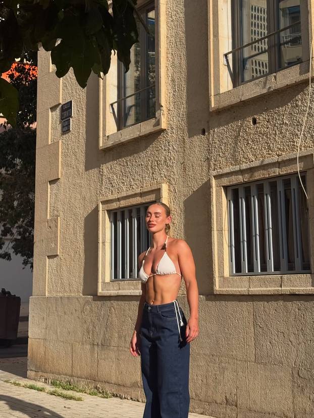 FOTO Fitness ikona ruši sve nerealne standarde ljepote: Evo što se krije iza savršenog tijela