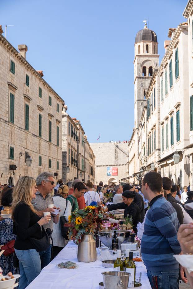 Dubrovnik: Tradicionalna Dubrovačka trpeza na Stradunu