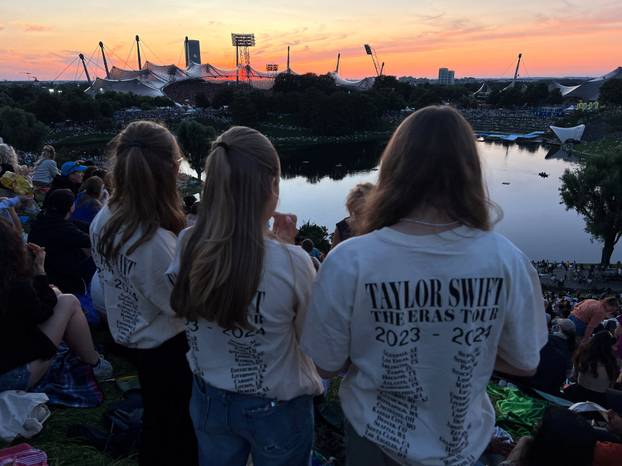 Thousands of Taylor Swift fans gather near concert venue to listen to her performance
