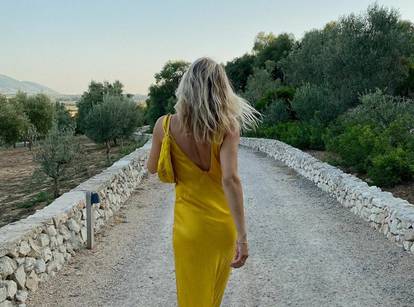 Sočna boja: Limun žuta haljina za posebne ljetne trenutke