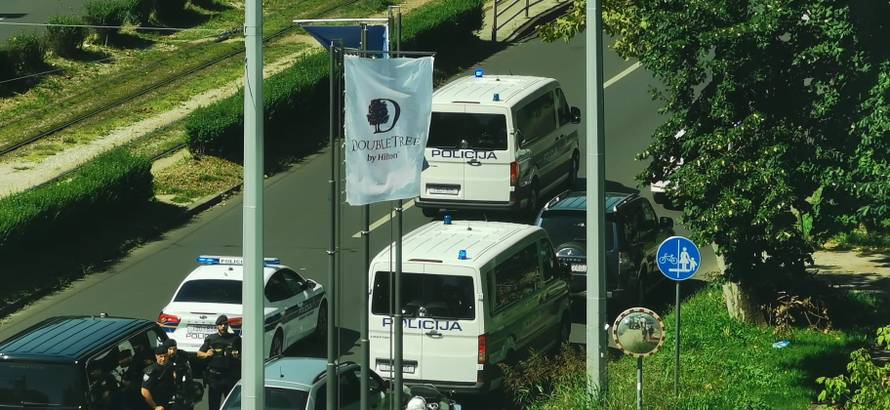 AEK-ovi igrači stigli u Zagreb, jake policijske snage čuvaju hotel: 'Sve je puno interventne'