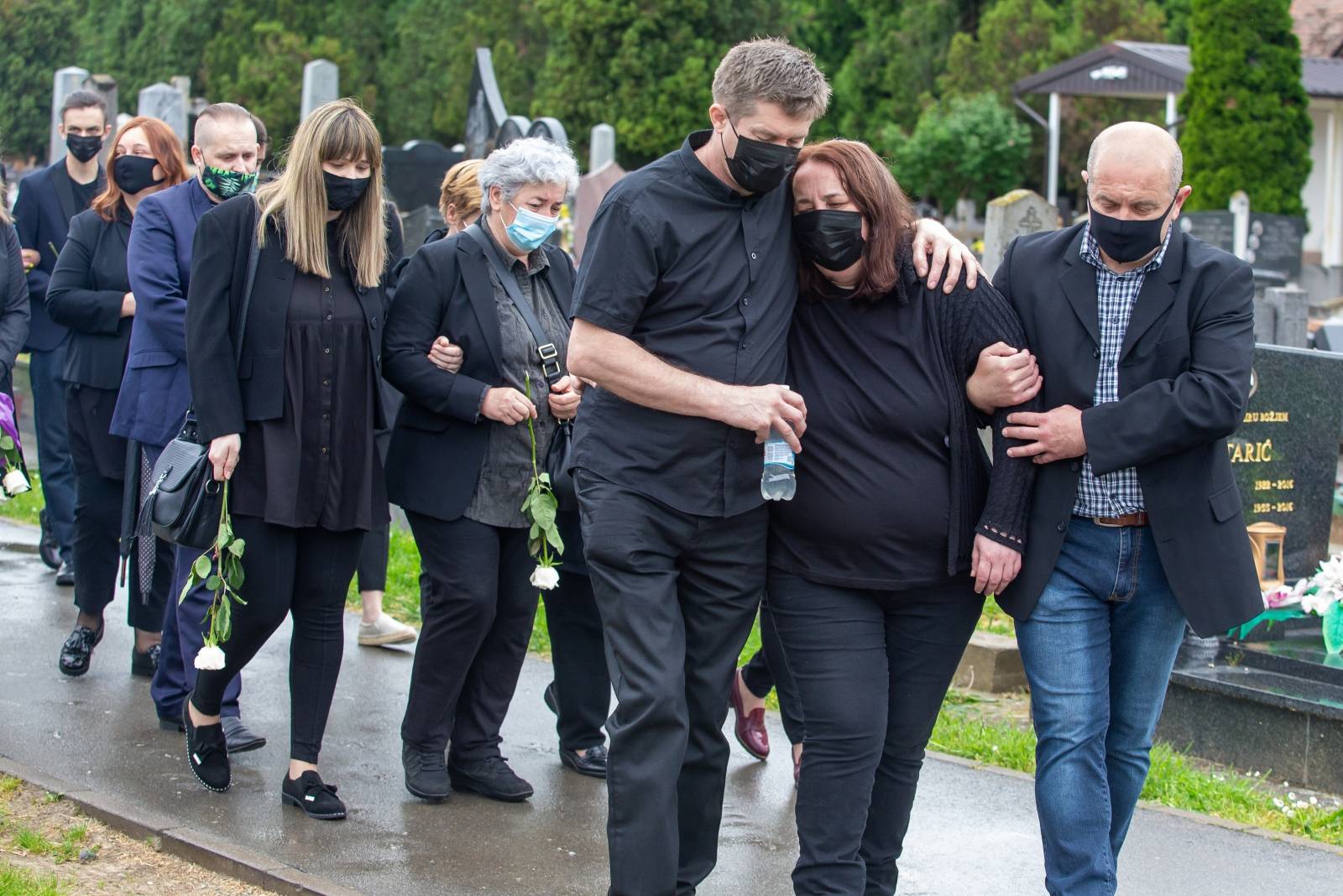 Osijek: Na groblju Retfala sahranjena je Ena Šarac
