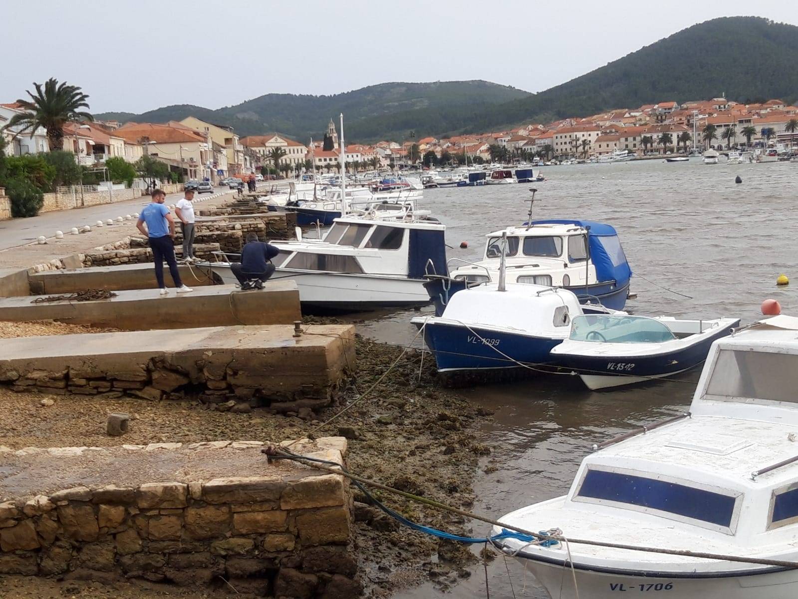 Meteorološki tsunami pogodio Velu Luku, nasukale se brodice