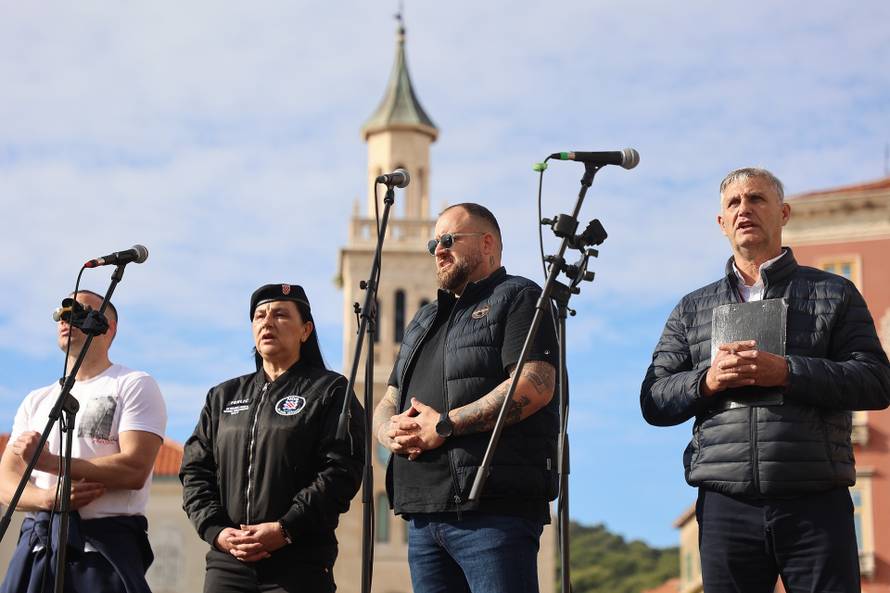 Split: Torcida na Rivi održala prosvjed