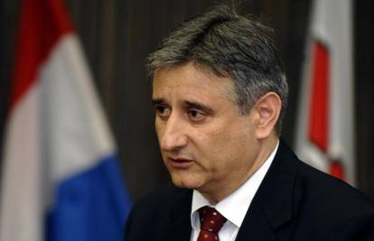 Karamarko: Ne mogu biti ni za Antu Pavelića ni za Broza Tita