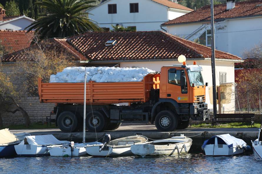 Skijaški spektakl uz more: Iška kraljica privukla je stotine ljudi
