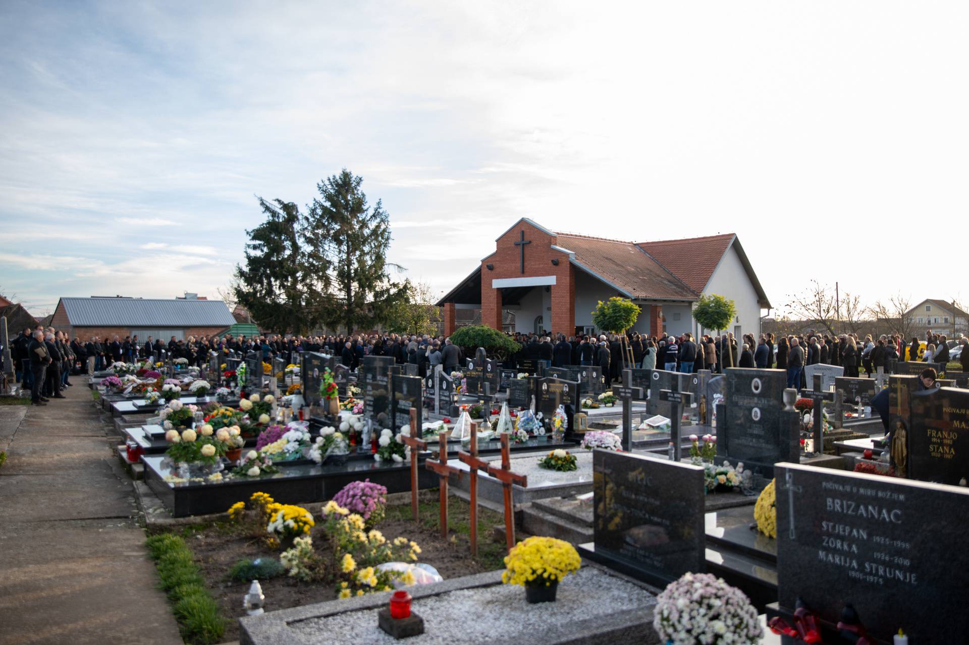 Privlaka: Pogreb Gorana Šarića, poginulog u nesreći koju je skrivio ministar Banožić