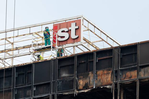 Zagreb: Uklanjanje natpisa Večernji list sa zgrade Vjesnika